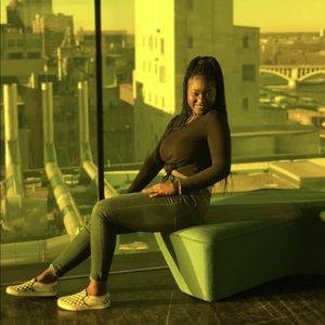 Meet your Posher, Elizabeth